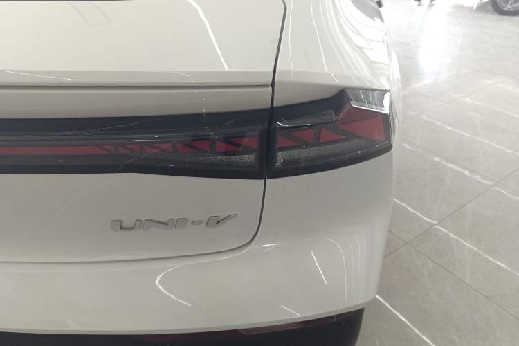 Used Changan UNI-V iDD 2024 Blue Whale Smart Electric iDD 136km ZhiKu Model