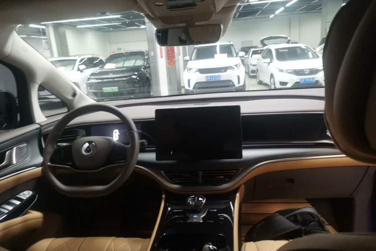 Used Denza D9 2024 DM-i 980 Four-Wheel Drive Flagship Model
