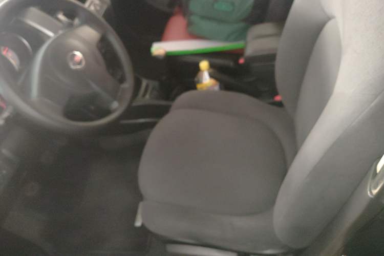 Used Nissan Livina 2010 Jingyue Edition 1.6L Manual All-Around Model
