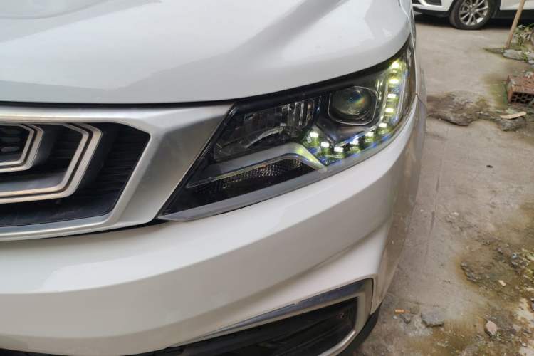 Used Geely Auto Vision X6 2019 1.4T CVT 4G Connected Flagship Version China VI Standard
