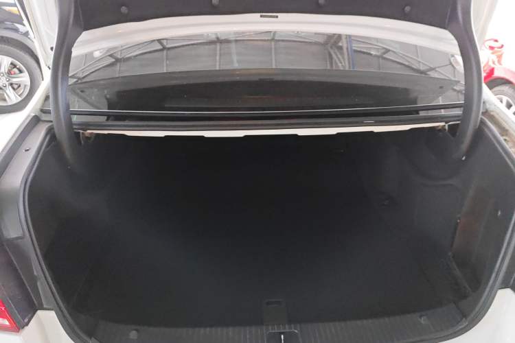 Used Mercedes-Benz E-Class 2015 Facelift E 200 L
