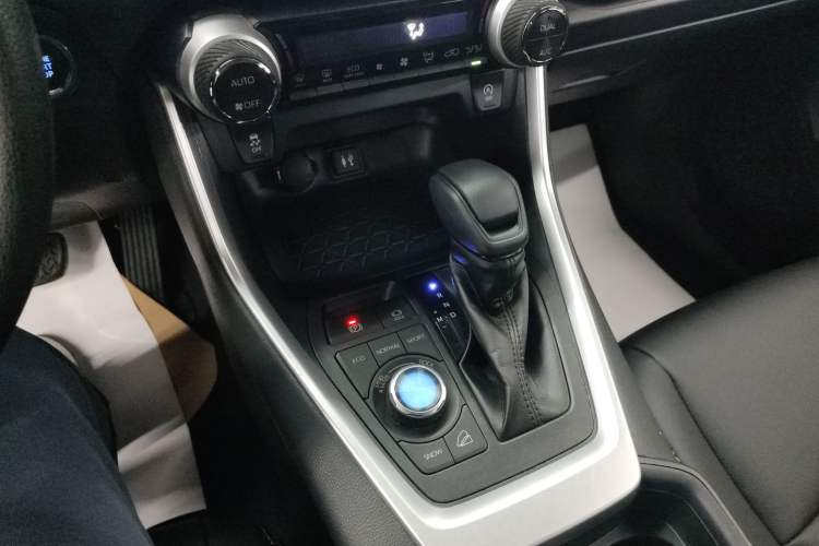 Used Toyota RAV4 2020 2.0L CVT 4x4 Trend Edition
