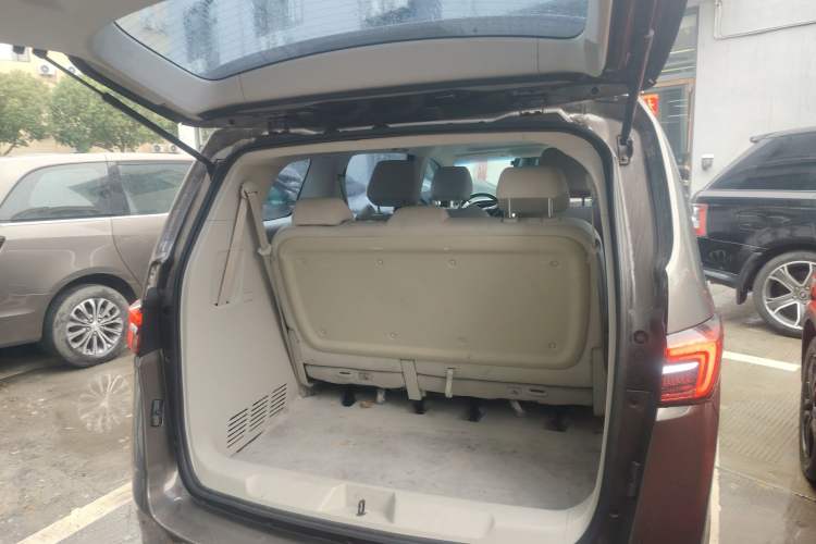 Used Buick GL8 2023 Land Executive Class Comfort Model
