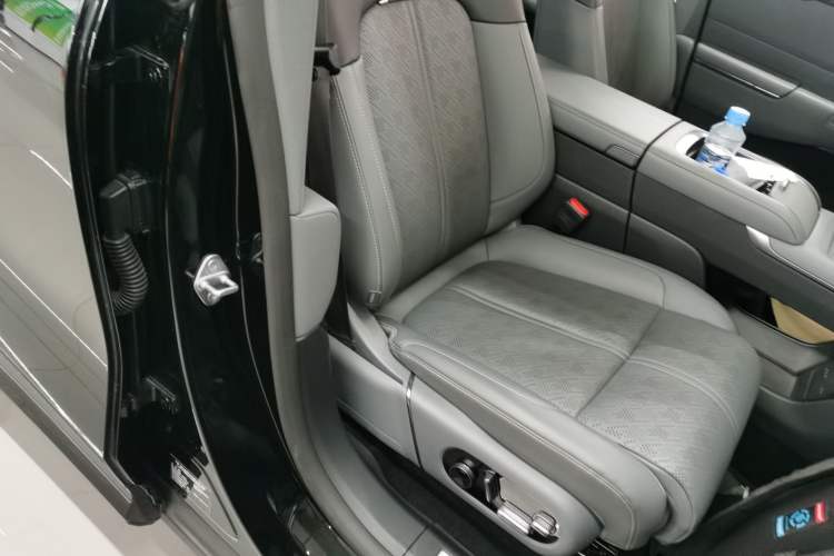 Used Zeekr 7X 2025 100 kWh Long-Range Rear-Wheel Drive with Intelligent Driving Features