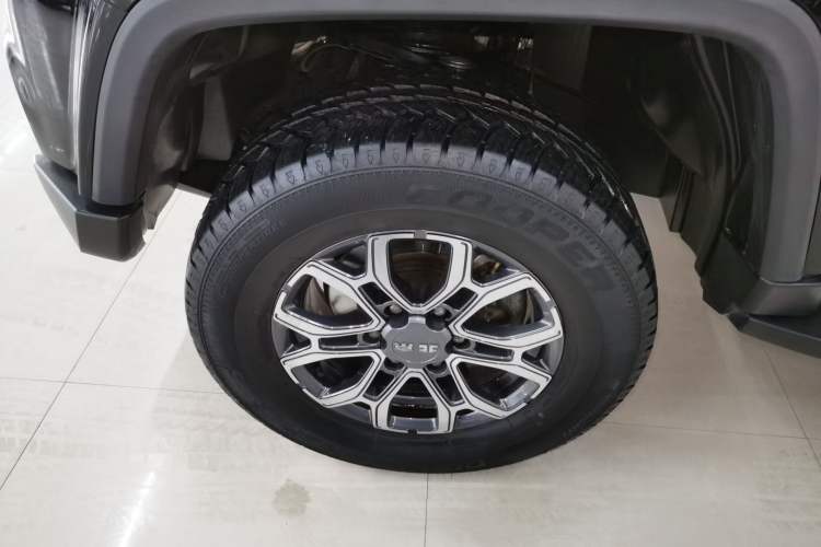 Used  BJ40 2023 2.0T Automatic Four-Wheel Drive Urban Hunter Edition Chivalrous Type
