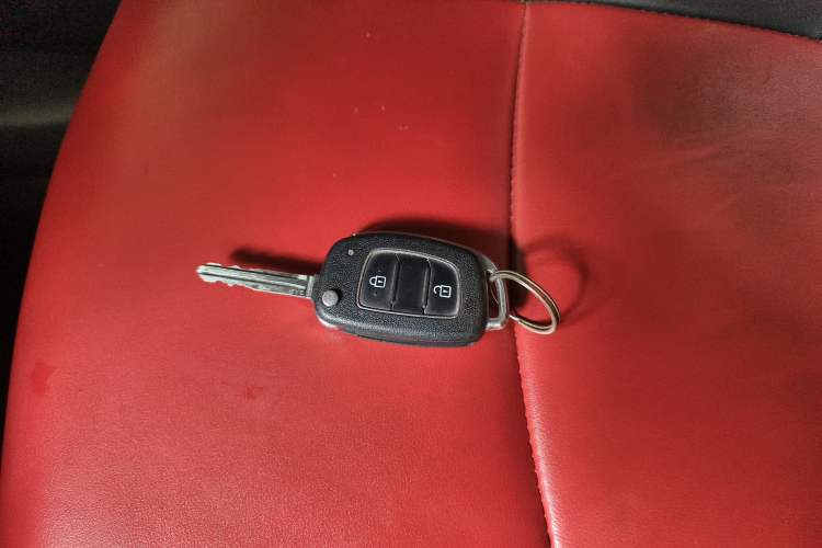 Used Hyundai Verna 2017 1.4L Manual Colorful Skyroof Version China V Standard
