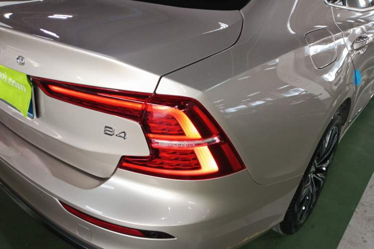 Used Volvo S60 2025 B4 Zhiyuan Luxury Edition
