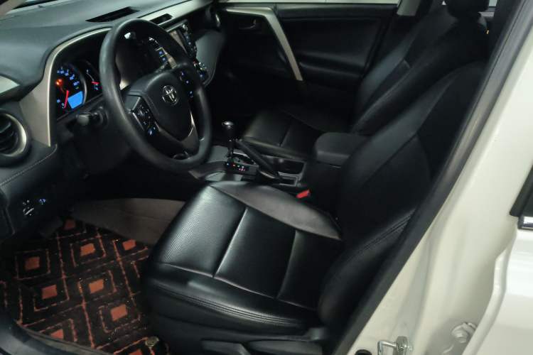 Used Toyota RAV4 2015 2.0L CVT Two-Wheel Drive Fashion Edition
