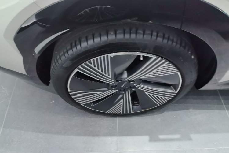 Used Lynk & Co 08 EM-P 2023 245km Ultra-Long Range Halo
