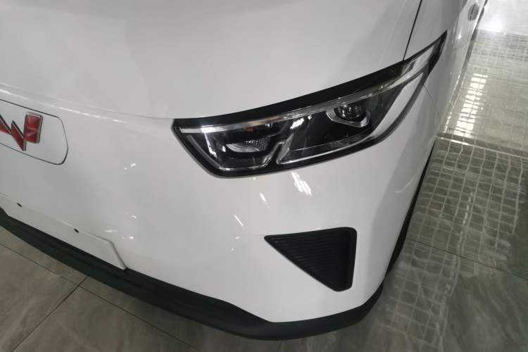 Used Wuling Yangguang 2024 300KM Comfort Version Passenger Van 75kW
