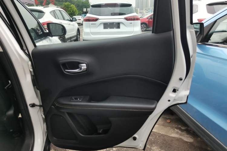 Used  Compass 2019 200T Automatic Family Edition - Connected Large Screen Version
