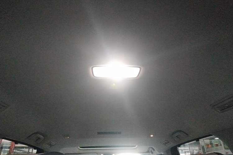 Used Toyota Granvia 2023 2.5L Hybrid Comfort Edition
