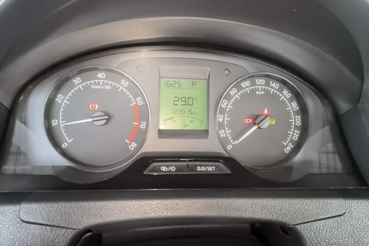 Used Skoda Rapid 2013 1.6L Automatic Smart Selection Model
