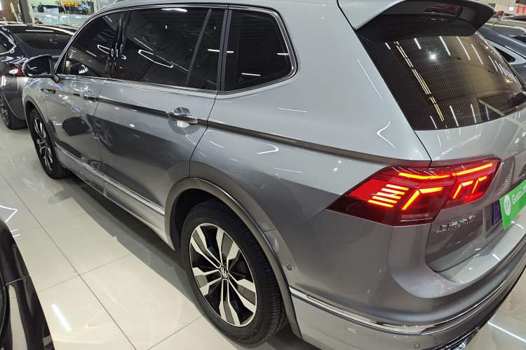 Used Volkswagen Tiguan L 2022 330TSI Automatic Two-Wheel Drive R-Line Enhanced Edition
