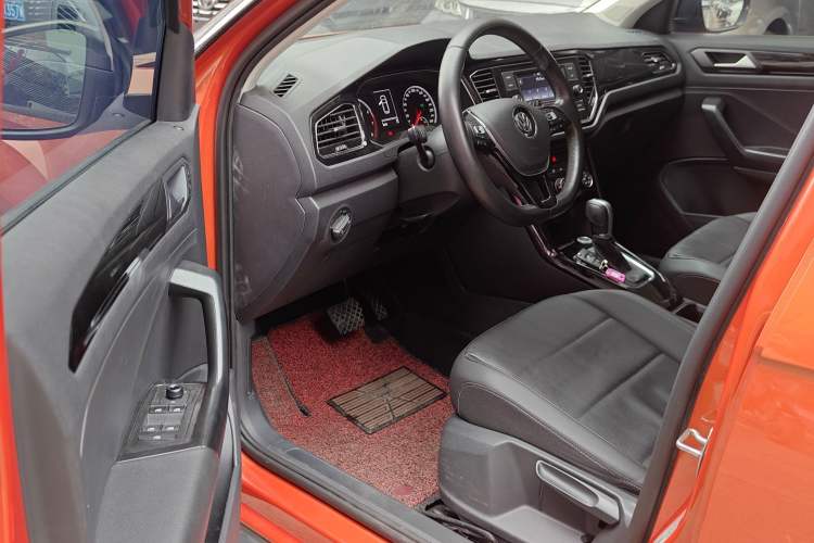 Used Volkswagen T-ROC 2018 280TSI DSG Two-Wheel-Drive Comfort Version China V Standard