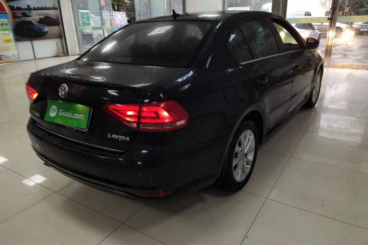 Used Volkswagen Lavida 2017 1.6L Automatic Comfort Edition
