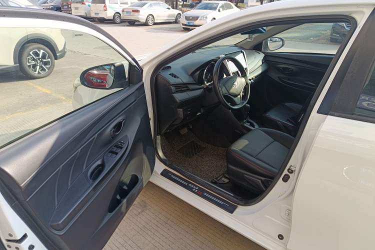 Used Toyota YARiS L 2016 Revised 1.5E CVT Charming Edition