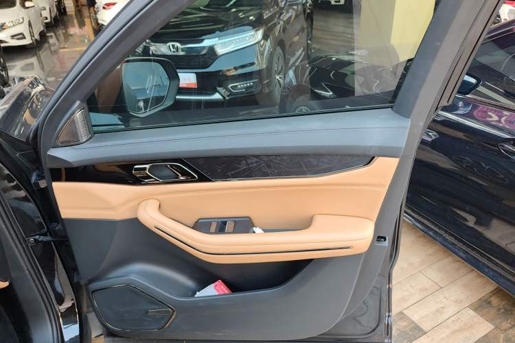 Used Lynk & Co 09 EM-P 2021 2.0T PHEV Halo Six-Seater
