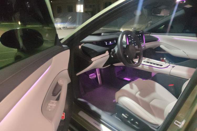 Used Xiaomi Auto SU7 2024 Four-Wheel Drive Ultra-Long Range Advanced Intelligent Driving Max Edition
