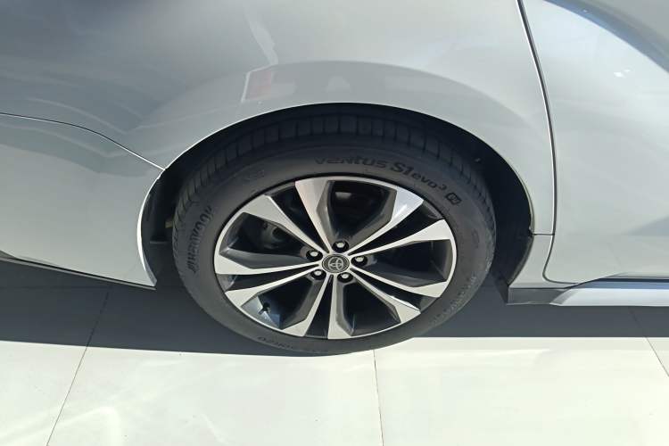 Used Toyota Granvia 2023 2.5L Hybrid Prestige PLUS Edition
