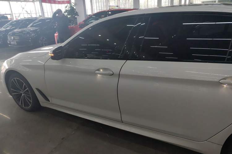 Used BMW 5 Series 2019 Facelifted 530Li Leading Edition M Sport Package
