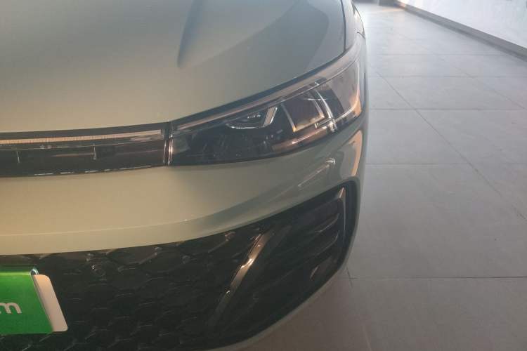 Used Volkswagen Passat 2025 Pro 380TSI Starry Dragon Luxury Edition
