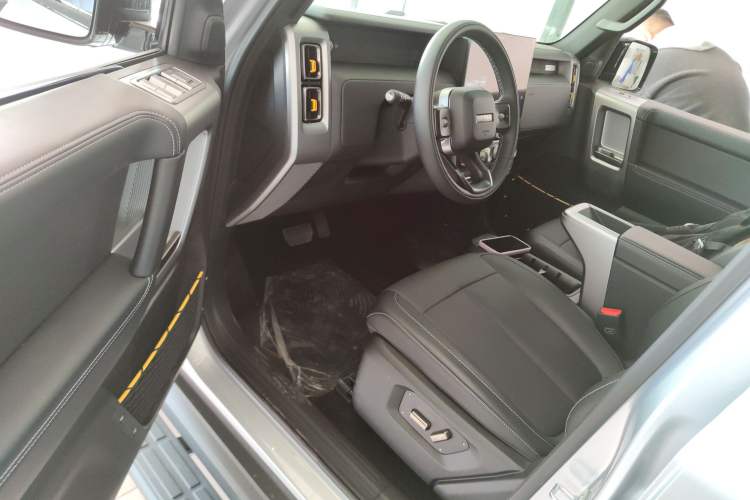 Used  V23 2025 401 Two-Wheel Drive Intelligent Driving Version
