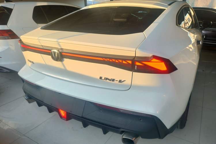 Used Changan UNI-V 2022 1.5T Prestige Version
