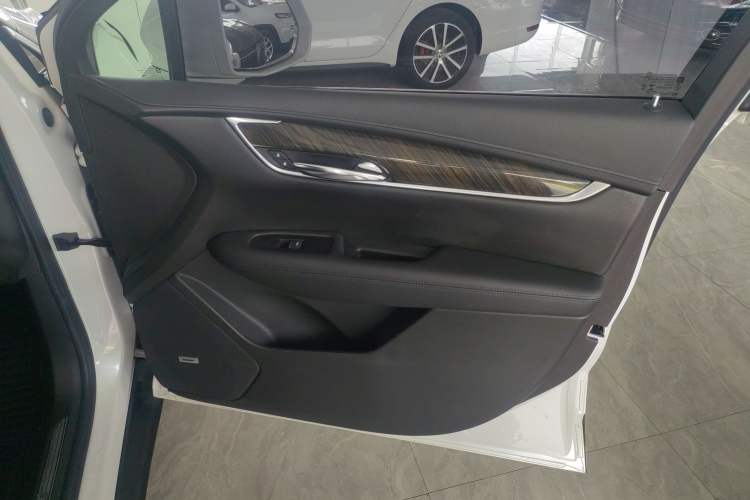 Used Cadillac XT5 2018 25T Tech Model
