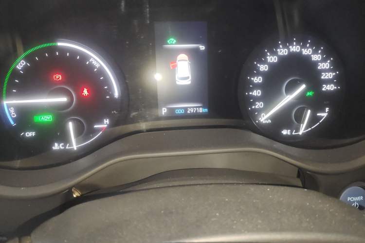 Used Toyota Sienna 2023 2.5L Hybrid Deluxe Edition