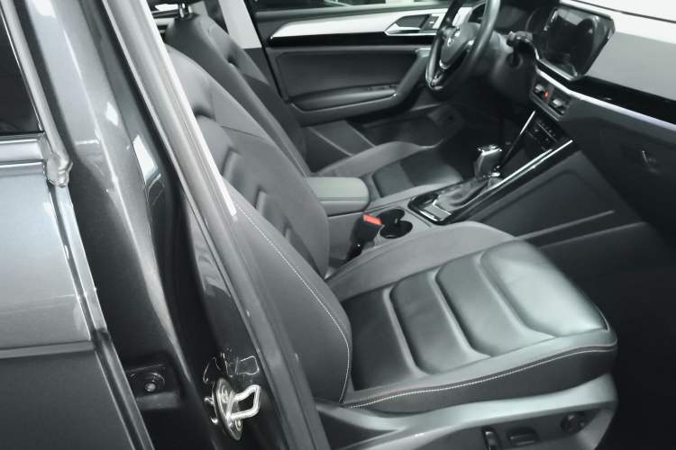 Used Volkswagen Tayron 2022 280TSI Two-Wheel Drive Luxury Smart Connectivity Version
