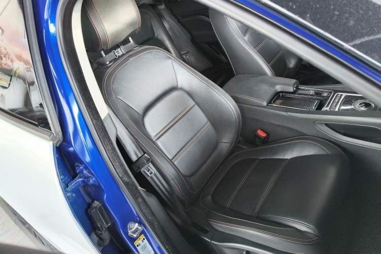 Used Jaguar F-PACE 2018 2.0T Two-Wheel Drive Urban Deluxe Edition
