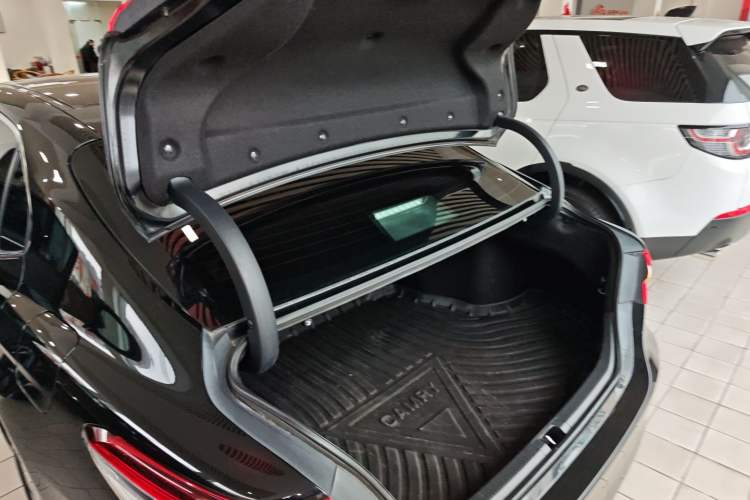 Used Toyota Camry 2019 Revised Version Dual-Engine 2.5 HG Luxury Edition
