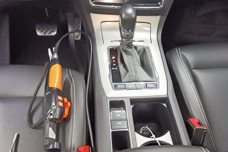 Used Roewe RX5 2018 20T Two-Wheel Drive Automatic Internet Smart Luxury Edition
