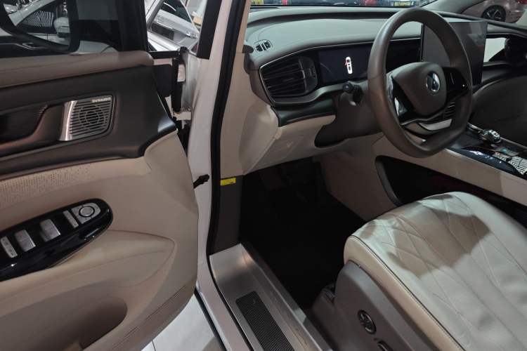 Used Denza D9 2022 DM-i 970 Four-Wheel Drive Flagship Model