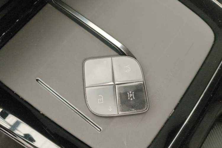 Used Lynk & Co 08 EM-P 2025 220 km All-Wheel-Drive Performance Halo