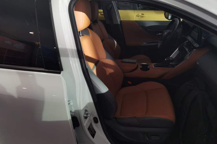 Used Toyota Venza 2023 2.0L CVT Two-Wheel Drive Prestige Version