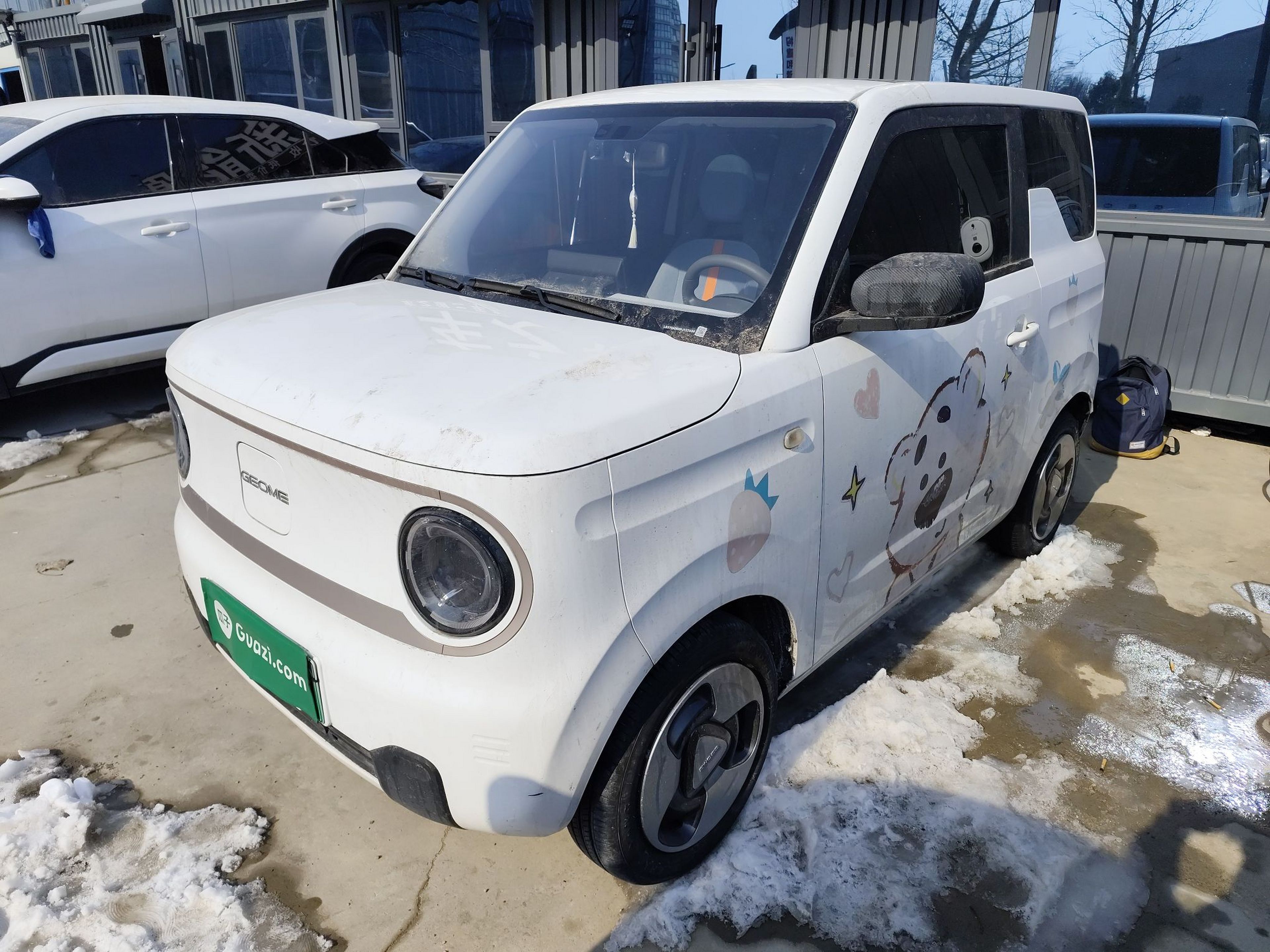 Под передней частью автомобиля