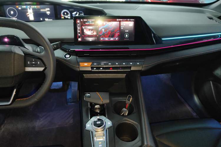 Used Changan UNI-V 2024 1.5T High-Energy Version
