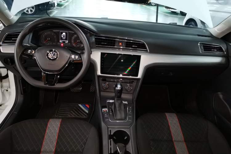 Used Volkswagen Lamando 2019 230TSI DSG Fashion Edition China VI
