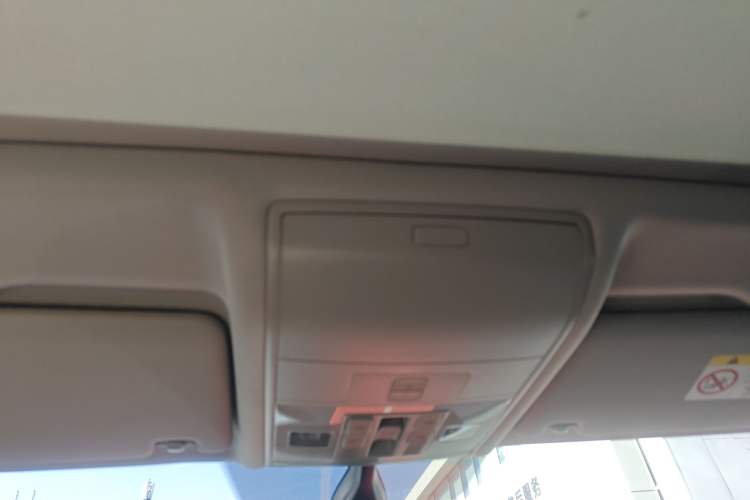 Used Volkswagen Tiguan L 2024 Outstanding Model 330TSI Automatic Two-Wheel Drive R-Line Dragon Glory Edition
