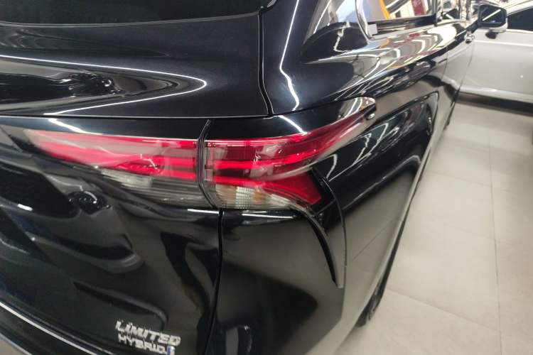 Used Toyota Sienna 2021 2.5L Hybrid Premium Edition
