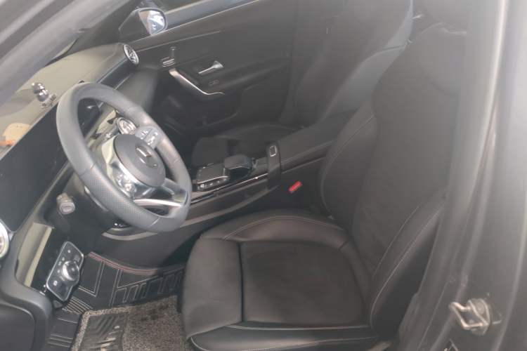 Used Mercedes-Benz A-Class 2020 Restyled A 200 L Sport Sedan Fashion Version
