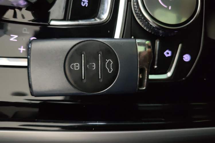 Used  Lingyun 2019 1.6T Two-Wheel Drive Diamond Edition
