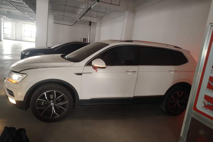 Used Volkswagen Tiguan L 2019 330TSI Automatic Two-Wheel Drive Smart Luxury Version China VI Standard
