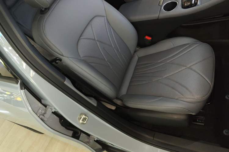 Used  L6 2025 EM-i 60km Launch Edition
