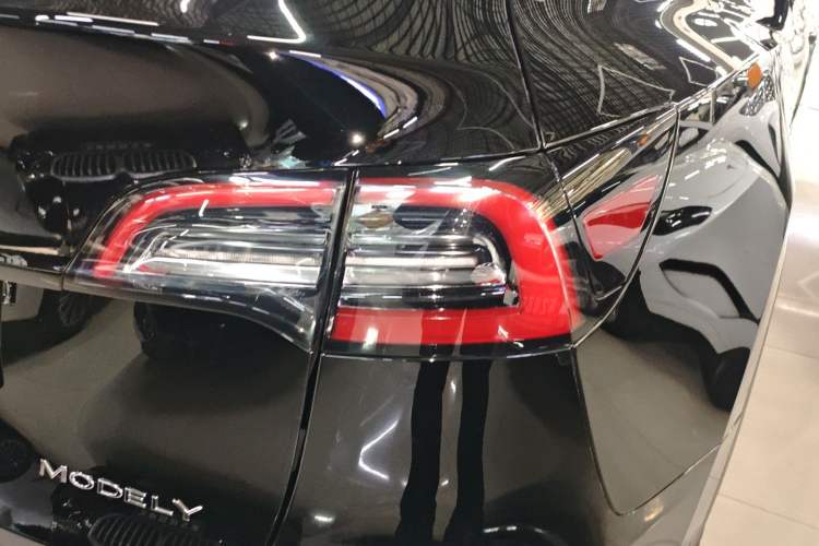 Used Tesla Model Y 2023 Rear-Wheel-Drive Version
