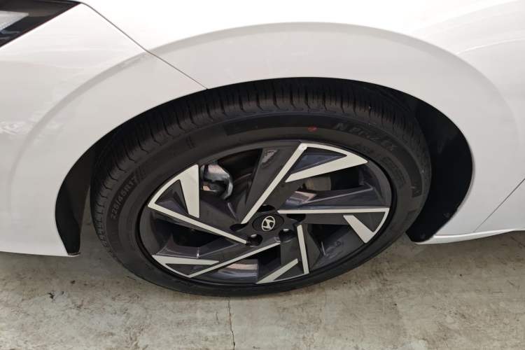 Used Hyundai Elantra 2023 1.5L CVT LUX Prestige Edition
