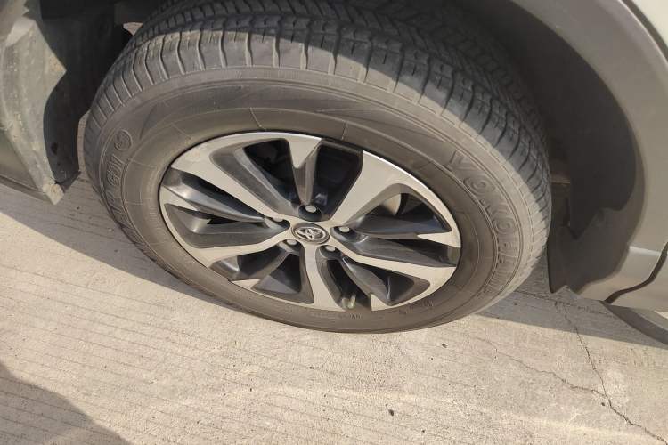 Used Toyota RAV4 2019 2.0L CVT Two-Wheel Drive ZhiShang Version China VI Standard