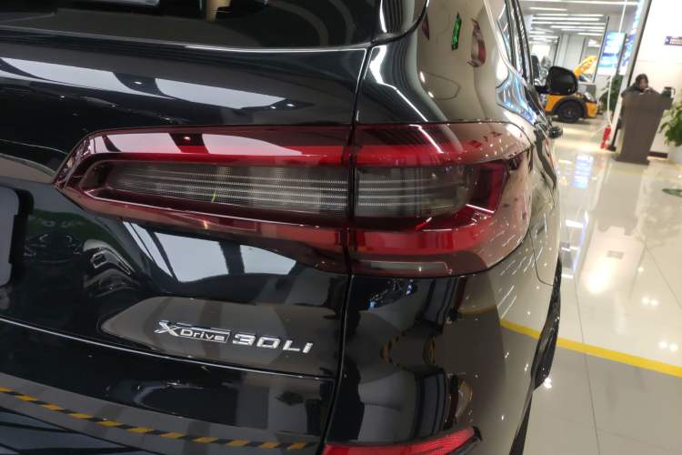 Used BMW X5 2022 Restyled xDrive 30Li Luxury Version M Sport Package
